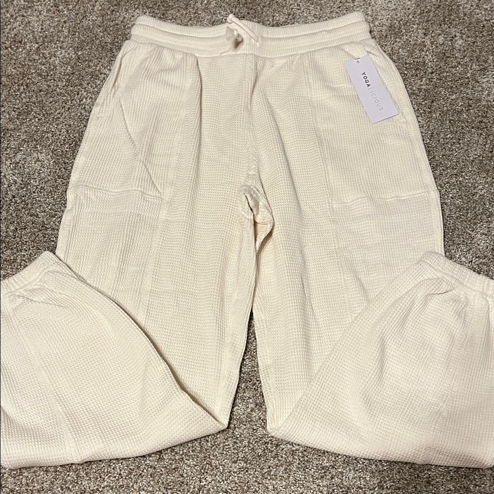 Cream Textured Jogger Pants size small